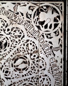 Detalle del piso original de mármol (siglos XI-XIII) de Italian School