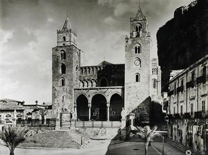 Exterior del Duomo, comenzado en 1131 por el Rey Roger II (d.1154) de Sicilia