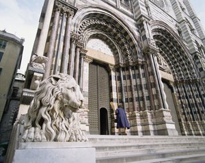 Fachada de la Catedral de San Lorenzo de Italian School