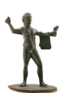 Hércules sosteniendo una piel de tigre