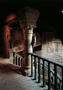 Vista interna del castillo de los Condes Guidi o Palazzo Pretorio