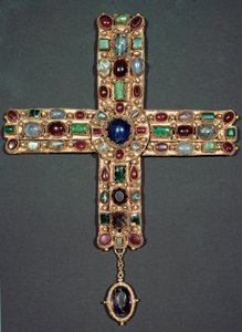 Arte lombardo: Cruz dorada y piedras de Berengario