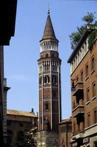 Milán: el campanario de San Gottardo de Italian School