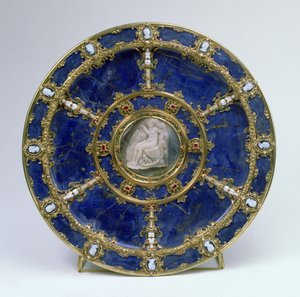 Plato con un camafeo que representa a Leda y el cisne de Italian School