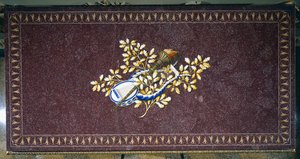 Tablero de mesa de pórfido con mosaico de piedras semipreciosas, Italia