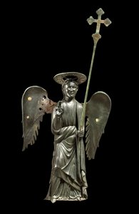 San Gabriel Arcángel sosteniendo una cruz procesional, estatua de bronce del siglo XII, Cruz de 1369 de Italian School