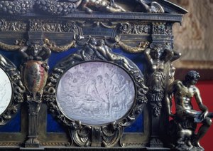 El Cofre Farnese, detalle de la incrustación oval que representa el Triunfo de Baco, por Sebastiano Sbarri y Giovanni Bernardo da Castel Bolognese de Italian School