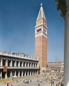 La Librería Sansoviniana y el campanario de Italian School