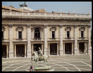 Vista del Palazzo Nuovo y la estatua ecuestre de Marco Aurelio (121-180 d.C.) de Italian School