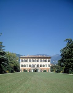 Vista de la fachada de Villa reale di Marlia (o Palazzo Orsetti) de Italian School