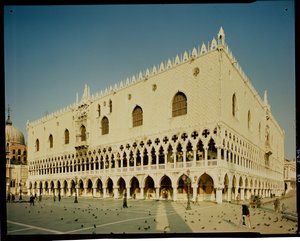 Vista de la fachada oeste del Palazzo Ducale, siglos XIV-XV