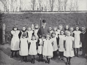 Hocktide en Hungerford, pidiendo Vacaciones para los Niños de la Escuela
