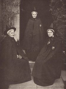 Las limosneras de Castle Acre con sus interesantes trajes (foto b/n)