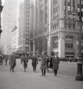 Broadway inferior, Ciudad de Nueva York, EE.UU., siglo XX de J. Dearden Holmes