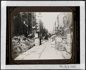 Limpieza de la calle Tammany antes del día de Waring, frente a 9 Varick Place, c.1890 de Jacob August Riis