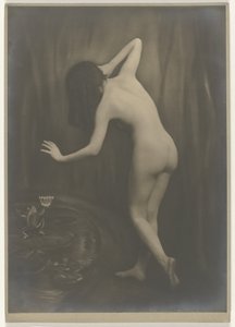 Desnudo femenino de pie en un pozo (firmado) con la rana hijo del rey de Jacob Merkelbach