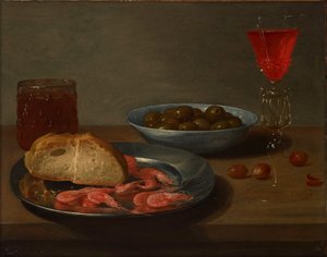 Un plato con gambas y un panecillo, un cuenco con aceitunas, una façon de Venise, un vaso de cerveza y almendras sobre una mesa de Jacob Van Es