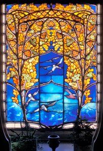 Nancy (departamento 54), Art Nouveau, Hotel Bergeret, vitrales “rosas y gaviotas” (foto) de Jacques Gruber