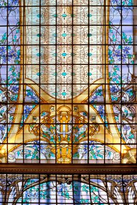 Nancy (departamento 54), Art Nouveau, “La vidriera de las Clemátides” (1901), vitral por Jacques Gruber (1870-1936), en Credit Lyonnais, rue St Georges de Jacques Gruber
