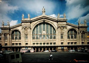 Vista de la fachada de la Gare du Nord, construida en 1861-63 de Jacques Ignace Hittorff