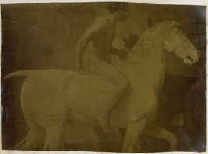 Estudio de un modelo desnudo masculino, sentado sobre un caballo de yeso, en el estudio de Jacques de Lalaing, posible estudio preliminar para Retrato ecuestre, Museo de Bellas Artes de Gante de Jacques Lalaing (attributed to)