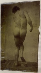 Estudio de un modelo de desnudo masculino, de pie y visto de espaldas, en el estudio de Jacques de Lalaing