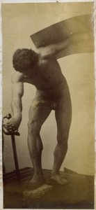 Estudio de un modelo desnudo masculino, de pie inclinado con espada y escudo en las manos, en el estudio de Jacques de Lalaing de Jacques Lalaing (attributed to)