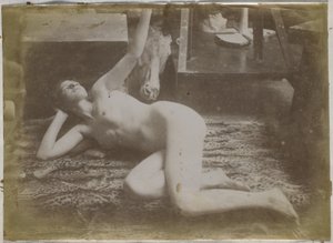 Estudio de una modelo de desnudo femenino, acostada sobre una piel de tigre, en el estudio de Jacques de Lalaing de Jacques Lalaing (attributed to)