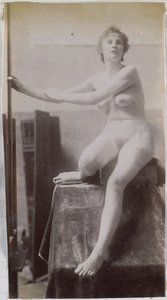 Estudio de un modelo desnudo femenino, sentado y visto de frente, en el estudio de Jacques de Lalaing, estudio preliminar para la tumba de Fernand Scribe en el cementerio de Gante de Jacques Lalaing (attributed to)