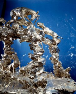 Mesa principalmente de Louis Henri, Duque de Borbón, Príncipe de Condé esculpida con una escena de caza en plata por Jacques Nicolas Roettiers (1736-1788) También conocido como Roettiers de la Tour. 1736. París, Museo del Louvre de Jacques Nicolas Roettiers