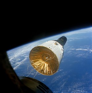 Géminis VI en órbita a 160 millas (257 km) sobre la Tierra, 15 de diciembre de 1965
