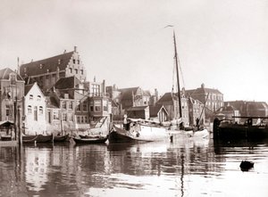 Barcos en el canal, Dordrecht, Países Bajos, 1898 de James Batkin