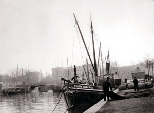 Barcos en el canal, Róterdam, 1898 de James Batkin
