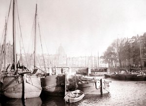 Barcos en el canal, Róterdam, 1898 de James Batkin