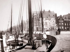 Barcos en el canal, Róterdam, 1898 de James Batkin