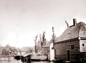 Casas junto al canal, Broek, Países Bajos, 1898 de James Batkin