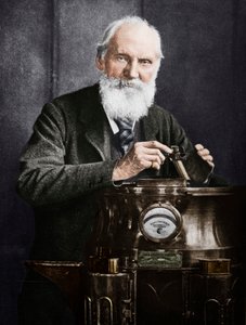 Lord Kelvin, matemático y físico escocés, con su brújula, 1902