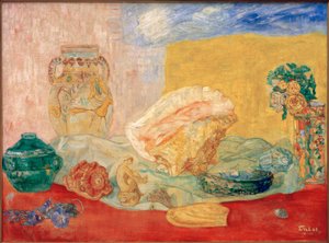 Conchas, rosas y jarrones