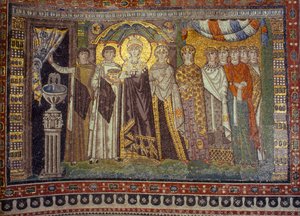 Los mosaicos muestran a la emperatriz Teodora flanqueada por sus asistentes. Iglesia de San Vitale, Rávena, Italia.