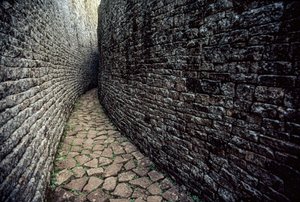 Las ruinas del Gran Zimbabue se construyeron entre 1250 d.C. de James L Stanfield