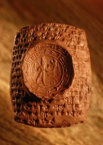 En una excavación se descubrió este sello epistolar procedente de Ugarit, con... de James L Stanfield