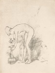 Modelo desnuda arreglando flores