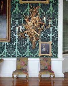 Sillas laterales y girandola, de la Suite Gallery, hechas por James Pascall