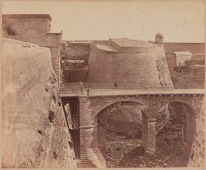 Puente en la Porta Reale, Malta, circa 1856 de James Robertson