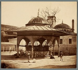 "Fuente en el patio de Santa Sofía" de James Robertson