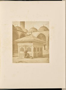 [Fuente en el patio de la mezquita Sülemaniye] de James Robertson