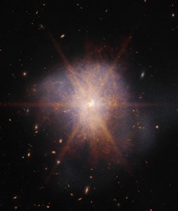 Arp 220 (imagen NIRCam y MIRI) de James Webb Space Telescope (NASA)