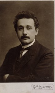 Retrato carte-de-visite de Albert Einstein tomado en Praga en 1912, 1912