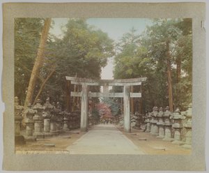 Entrada a un templo en el parque Uyeno, Tokio, Japón de Japanese Photographer