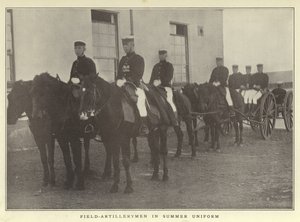 Artilleros de campo en uniforme de verano